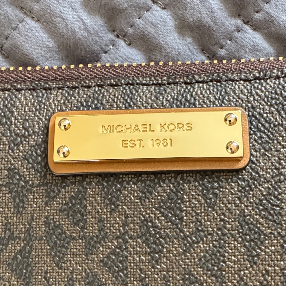Michael Kors Wristlet Wallet - Picture 2 of 6